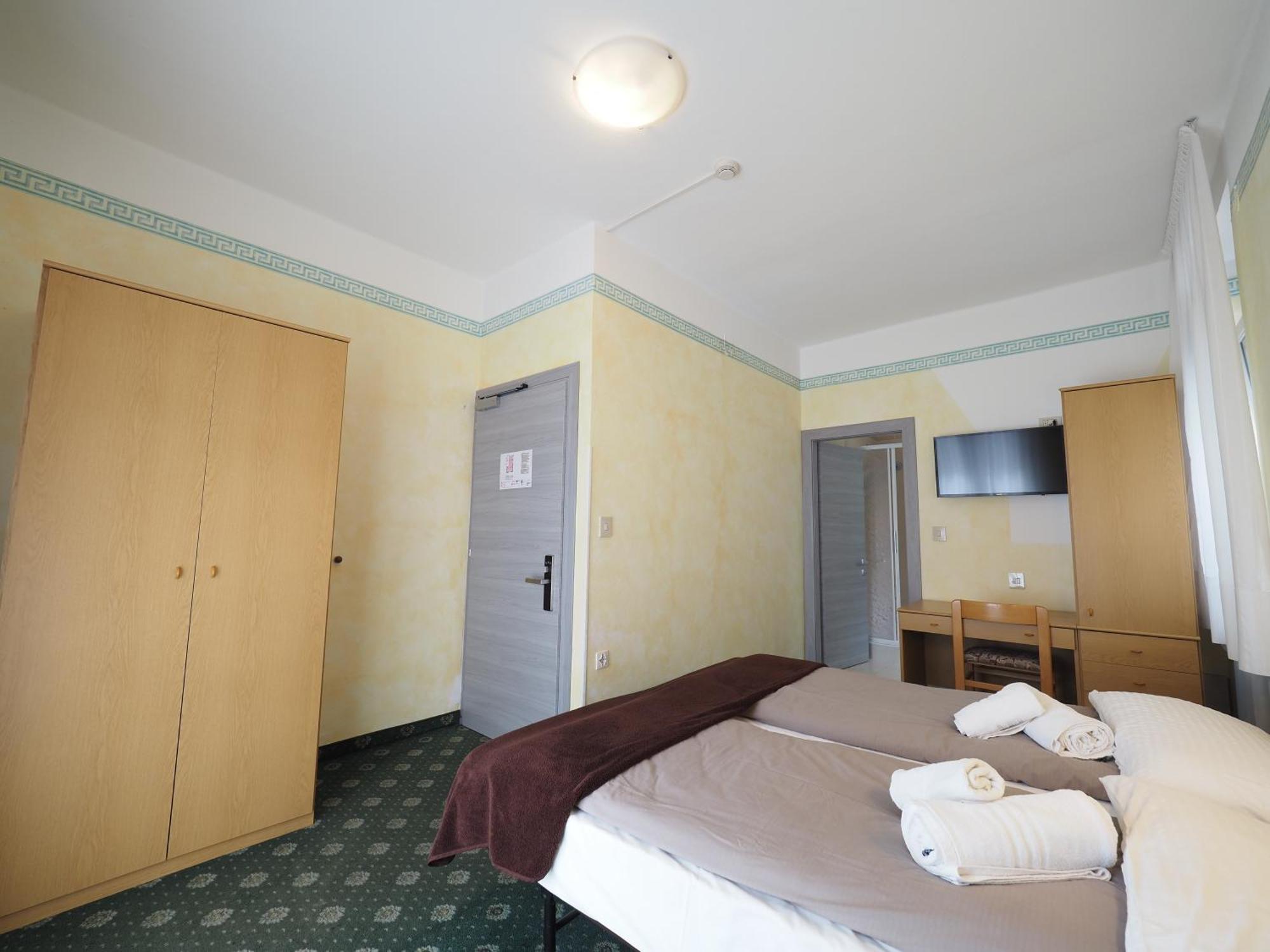 Hotel Europa Molveno Bagian luar foto