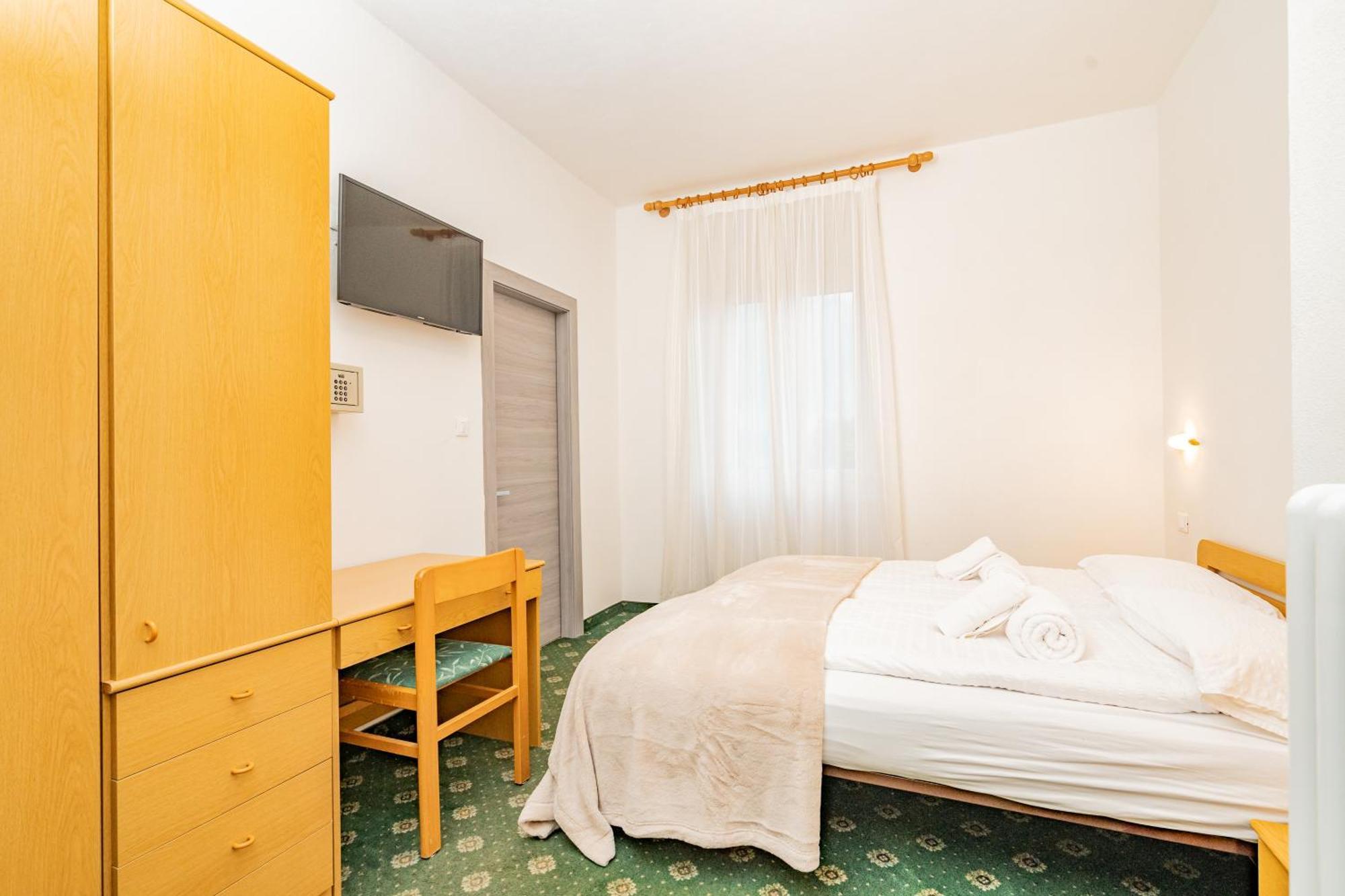 Hotel Europa Molveno Bagian luar foto