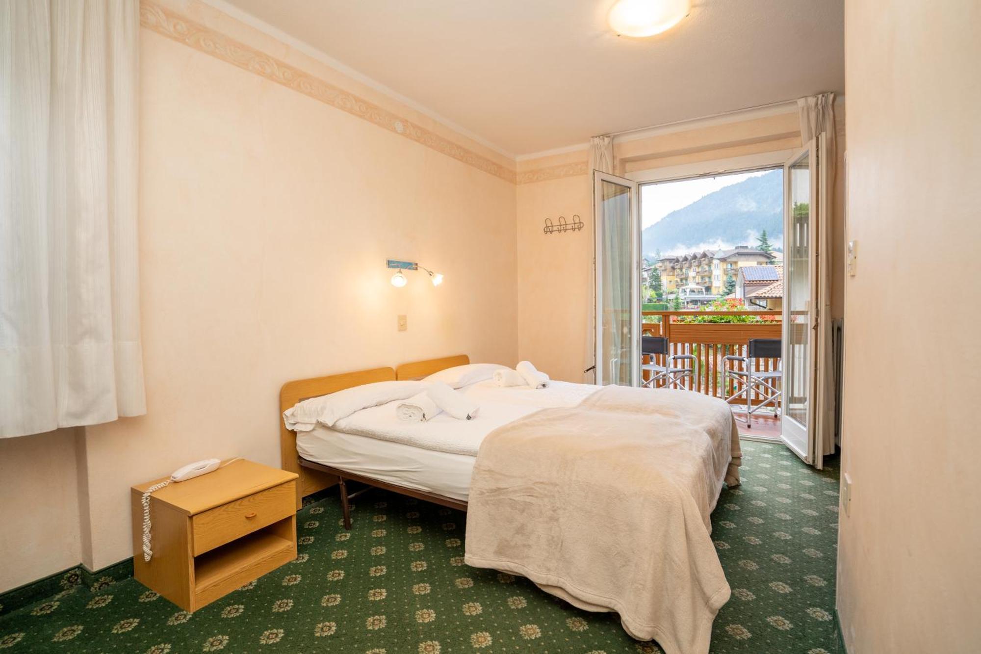 Hotel Europa Molveno Bagian luar foto