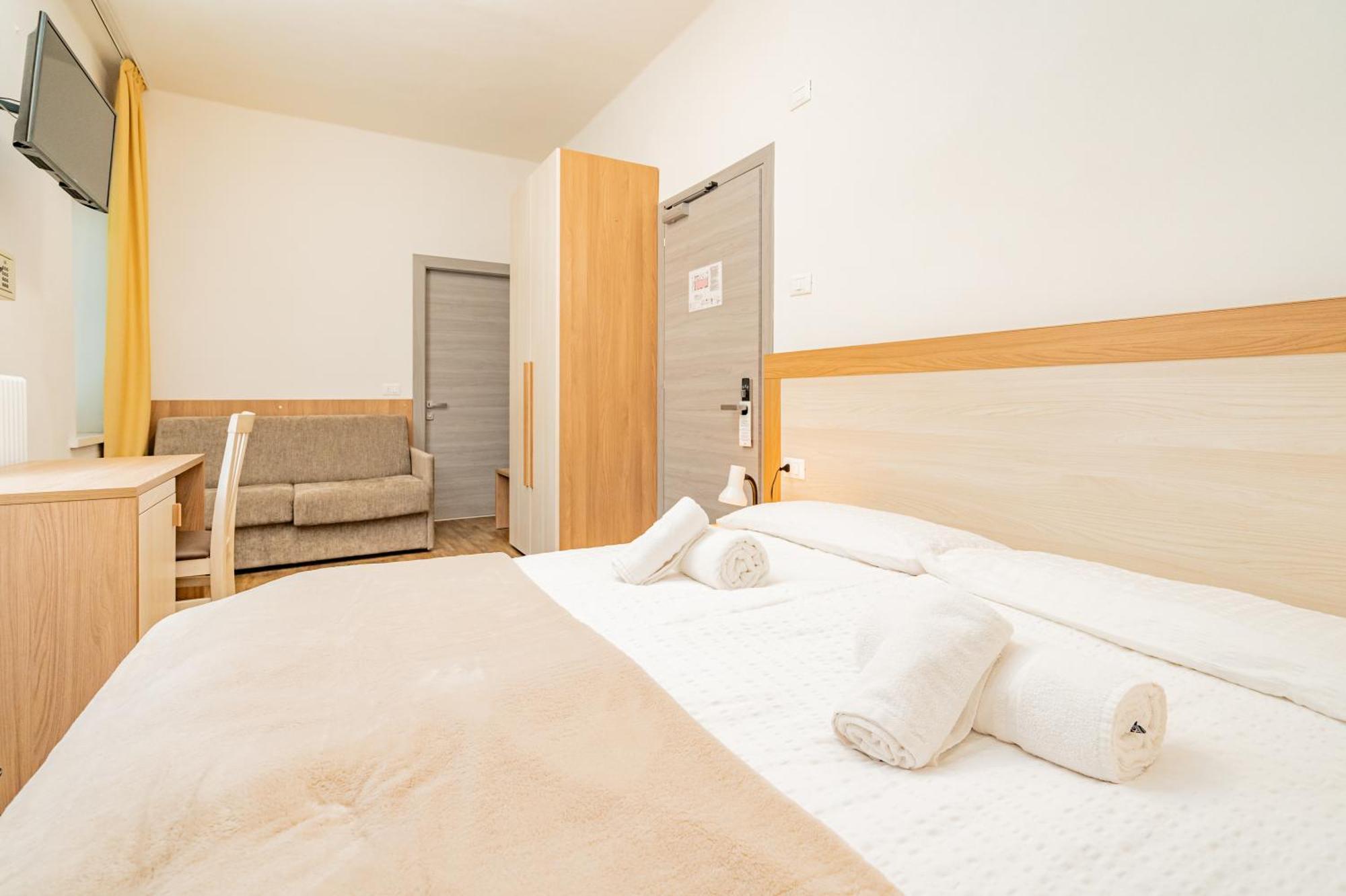 Hotel Europa Molveno Bagian luar foto
