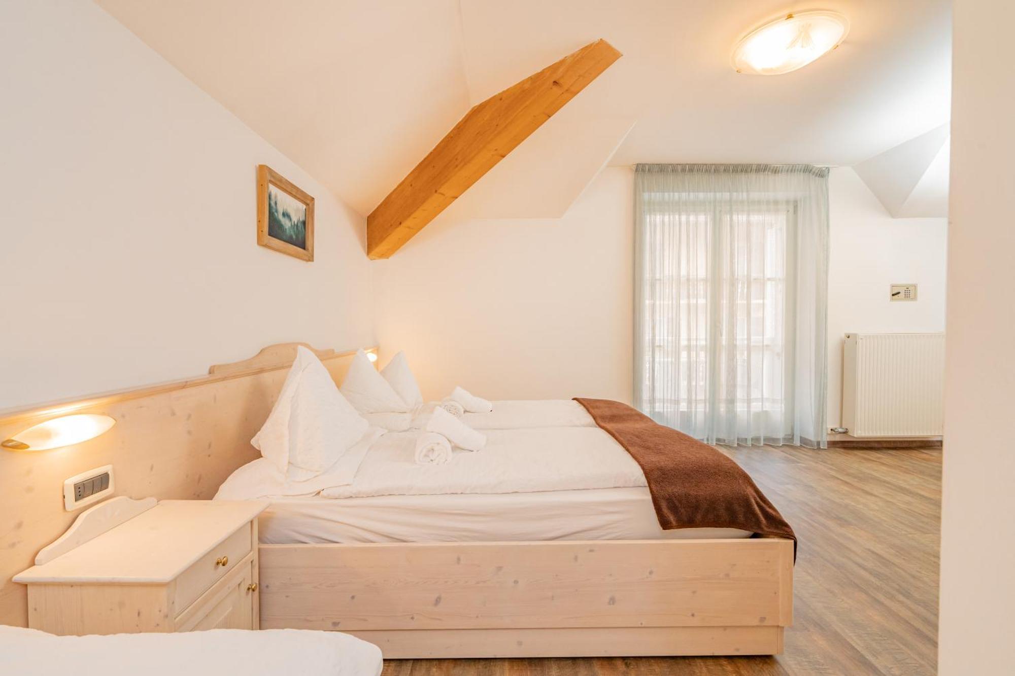 Hotel Europa Molveno Bagian luar foto