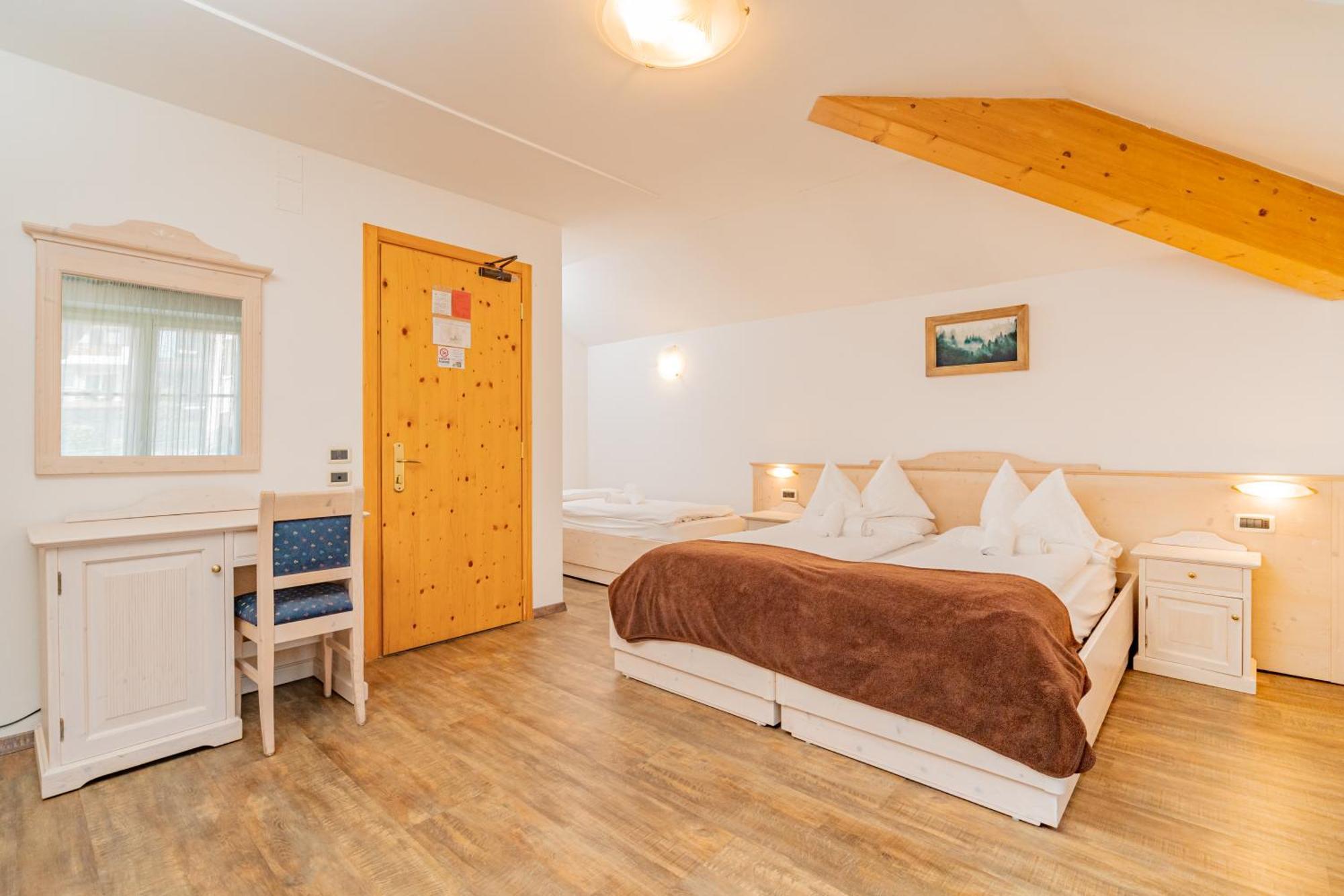 Hotel Europa Molveno Bagian luar foto