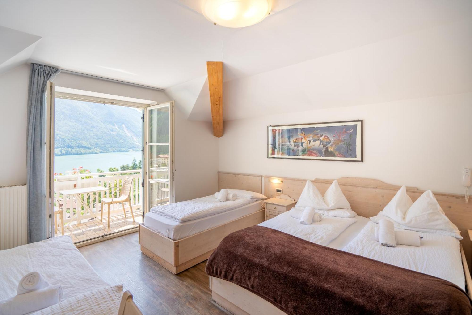 Hotel Europa Molveno Bagian luar foto