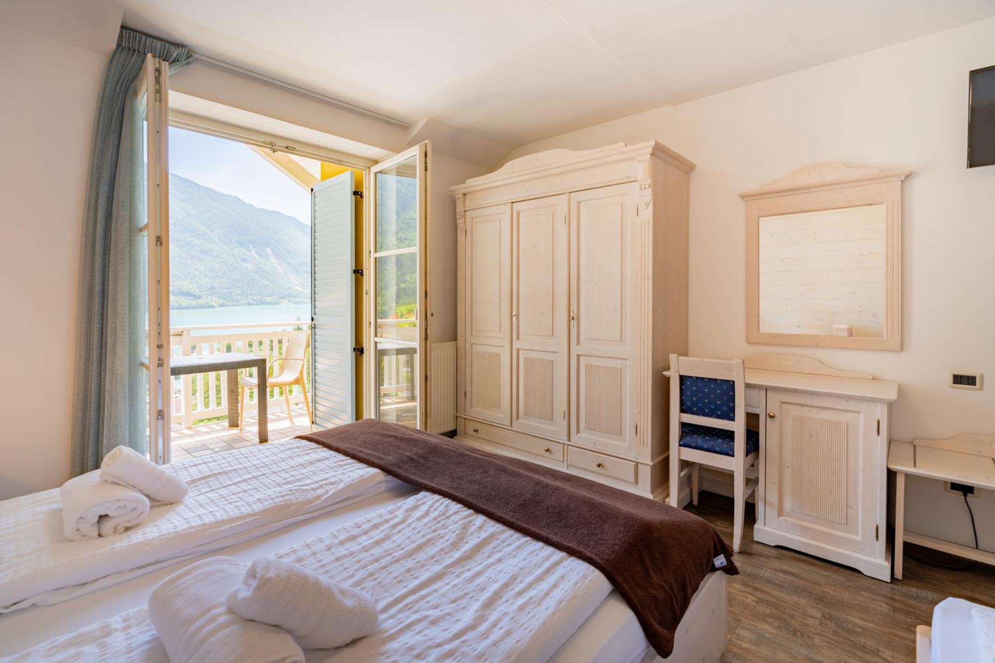 Hotel Europa Molveno Bagian luar foto