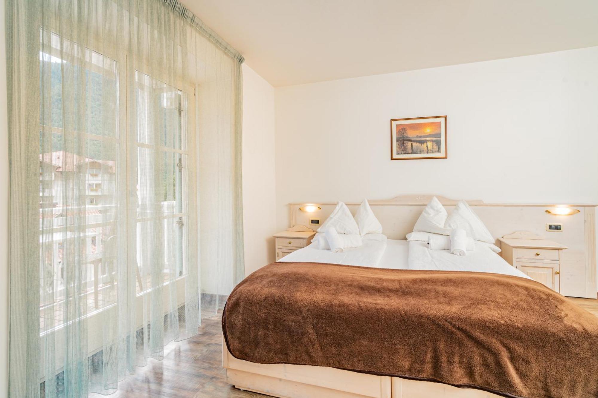 Hotel Europa Molveno Bagian luar foto