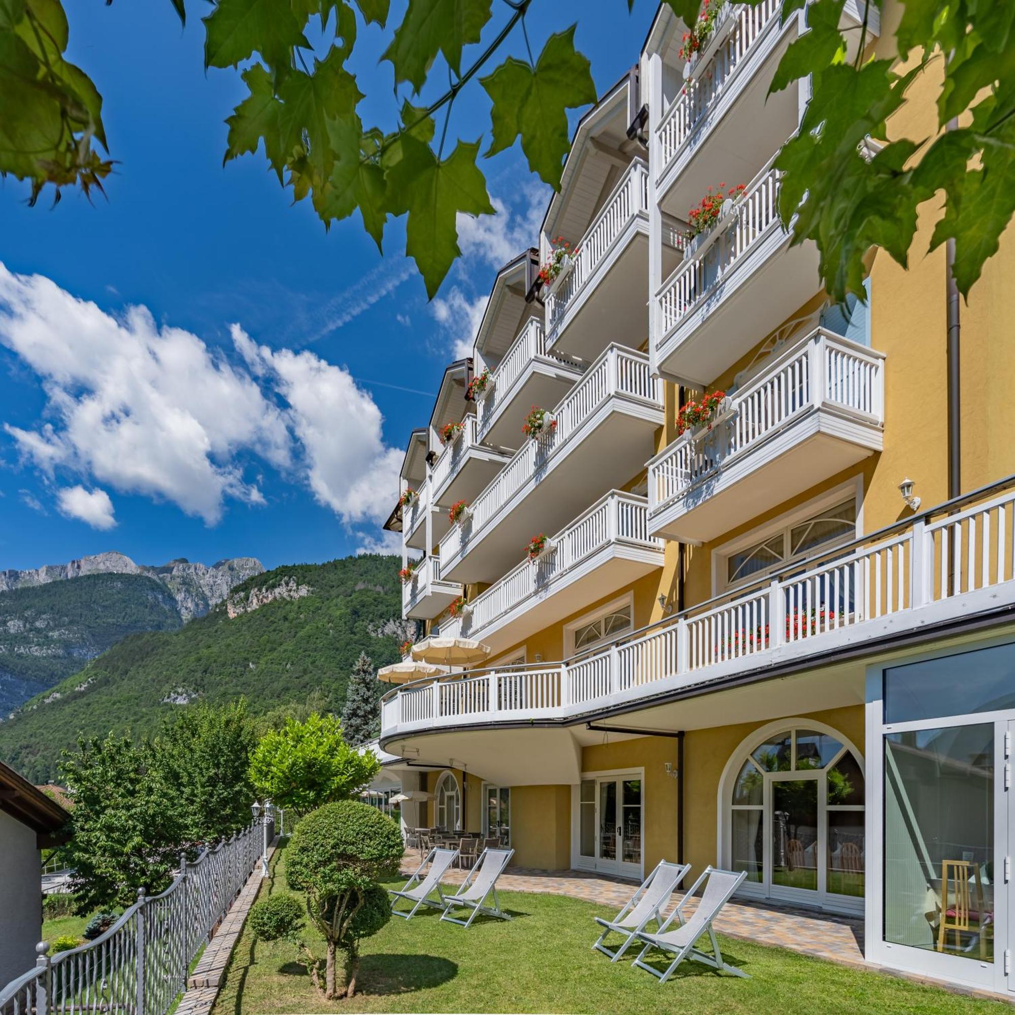 Hotel Europa Molveno Bagian luar foto